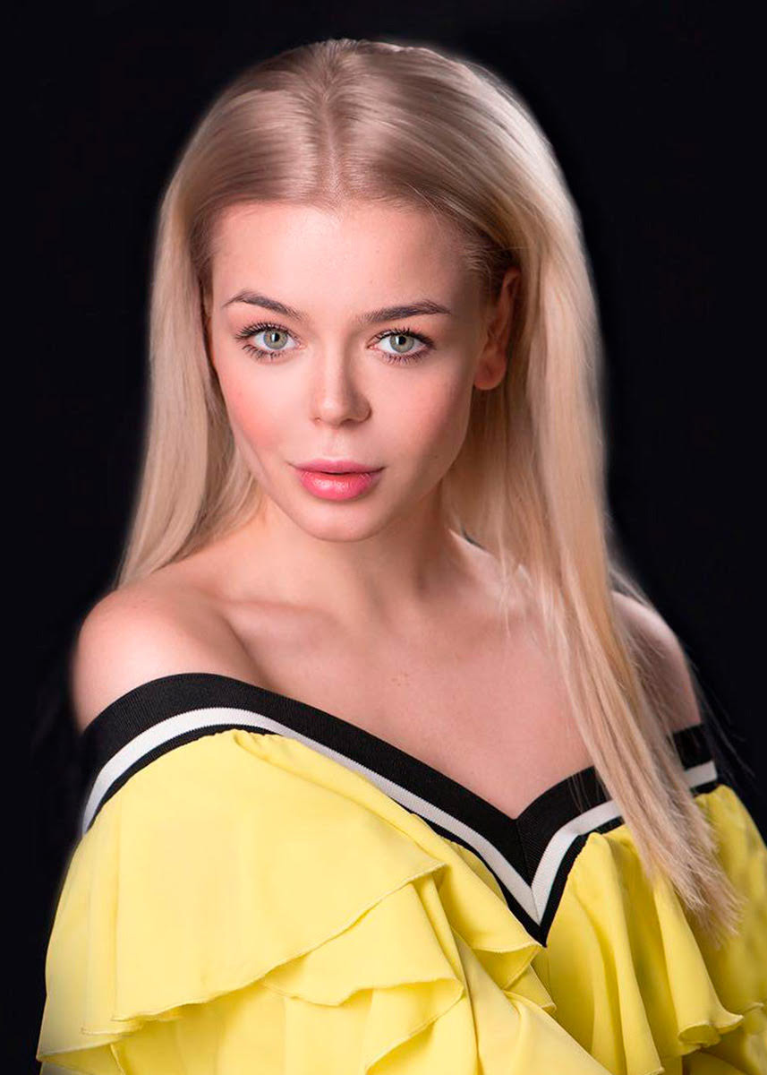 Toliq yalangoch Alina Grosu